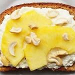 Рецепт Сладкие бутерброды с ананасом, сыром и кешью