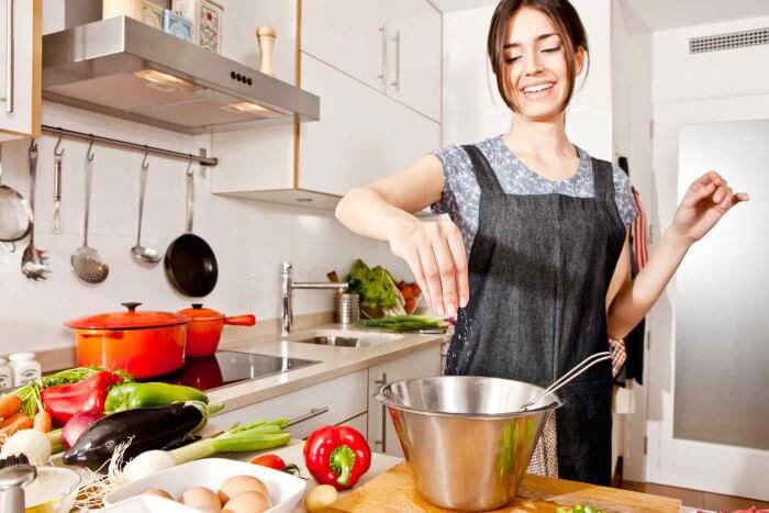 На фото Как похудеть на кухне: 5 правил полезной готовки