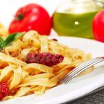 Рецепт Фетучини с курицей и вялеными помидорами