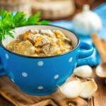 Рецепт Тушеная печень в сметане с луком и морковью