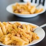 Рецепт Паста с лососем и луком-пореем