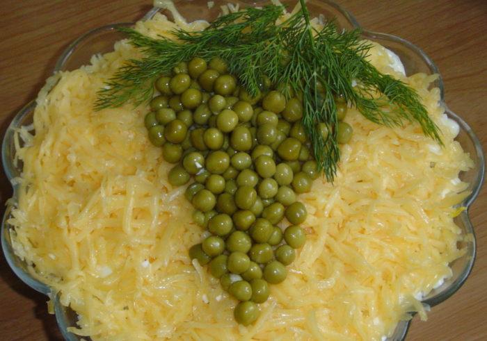 На фото Грибной салат с сыром