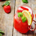 Рецепт Лимонад с клубникой и газировкой