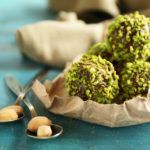 Рецепт Свежая клубника в шоколаде с фисташками