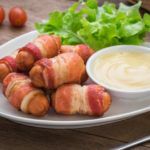 Рецепт Закуска-рулет в духовке из сосисок и бекона (быстро и вкусно)