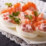Рецепт Яйца фаршированные острыми креветками