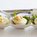 Рецепт Фаршированные домашние куриные яйца а-ля Цезарь
