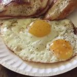 Быстрый завтрак из яиц и куриных грудок