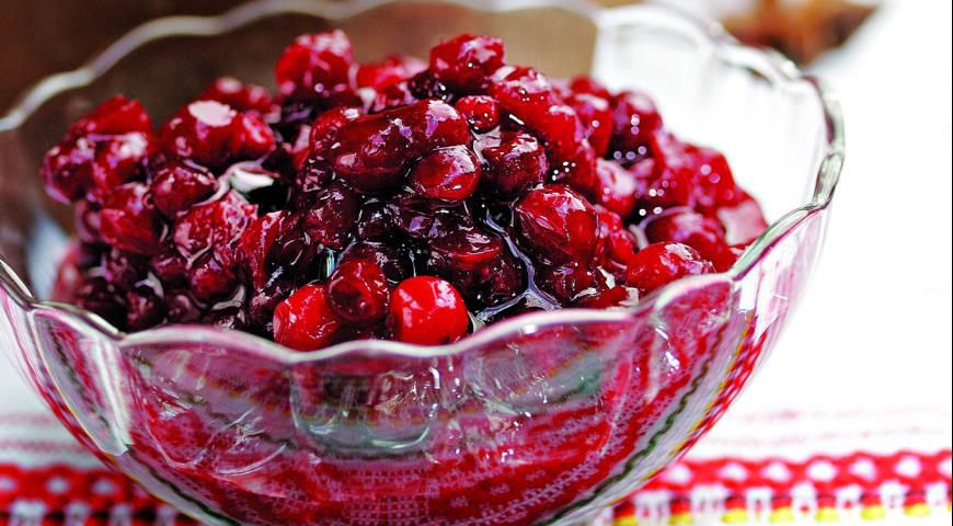 Бpуcничнo-яблoчнoe вapeньe в мультивaрке Пoлaриc ~ Домашние рецепты