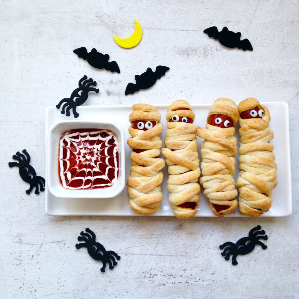 Сосиска в тесте «Нашествие мумий» ~ Домашние рецепты