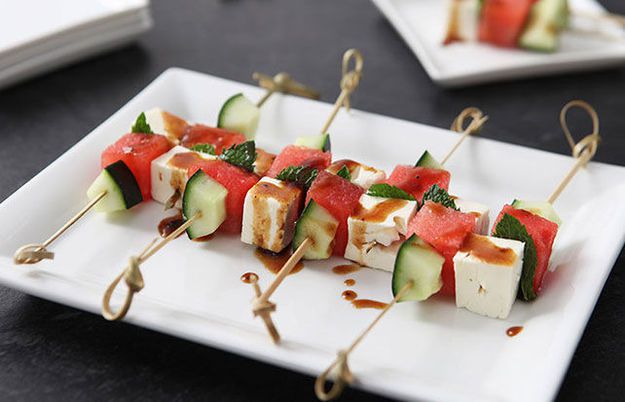 Канапе с арбузом, фетой и огурцом ~ Домашние рецепты