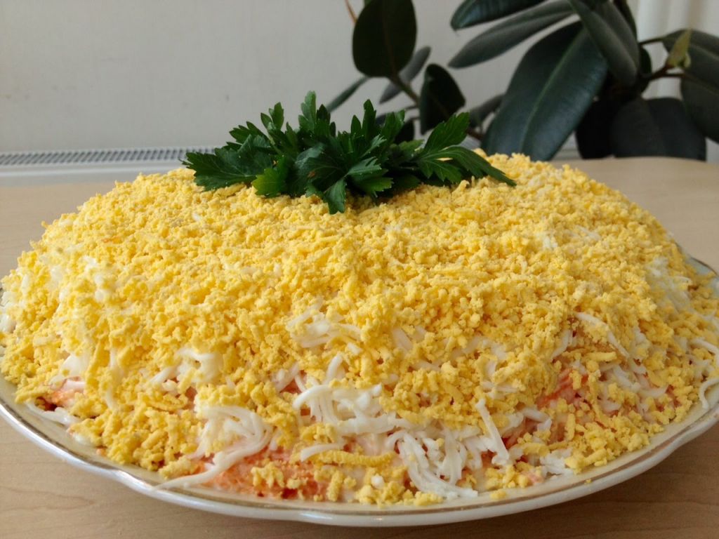 Салат "Мимоза" с консервированной горбушей ~ Домашние рецепты